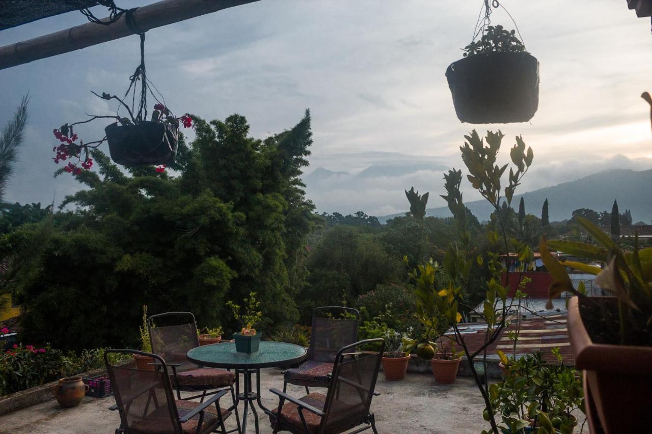 Casa Familiar Hotel Antigua Ngoại thất bức ảnh
