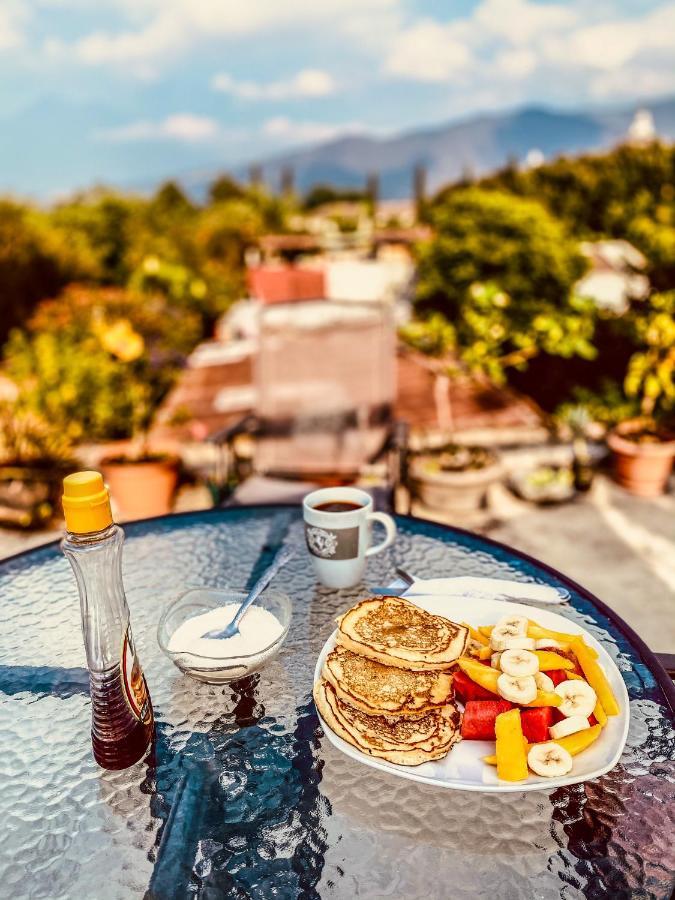 Casa Familiar Hotel Antigua Ngoại thất bức ảnh